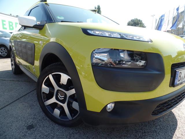 Left hand drive CITROEN C4 CACTUS PureTech 82 Feel Edition